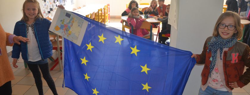 9 mai – Défilé UPE des drapeaux européens